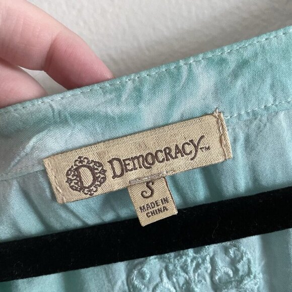 Democracy Women S Green 1/2 Button Roll Tab Sleeve Embroidered Oversized Blouse - Picture 7 of 12
